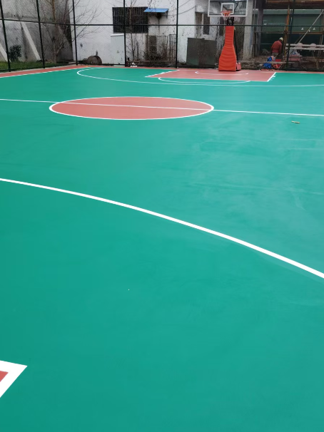 岳西 球场长期使用易出现地面开裂